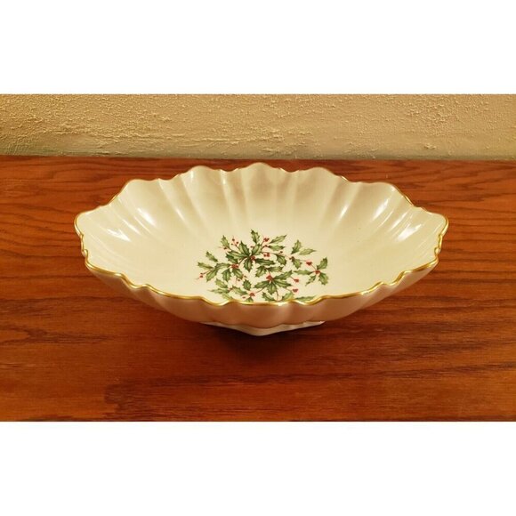 Lenox Special Christmas Holly Berry Scalloped Bowl 10 7/8" Gold Trim Oval - Picture 9 of 9